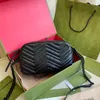 Mulheres Cadeia de bolsas de crossbody Designer Designer em forma de onda em forma de vadiagem Mensageiro de ombro de ombro Prus