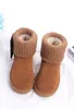 2023 Uggitys stile passerella Stivali da neve di lusso Australia Ugglie Bobina sottile Design Stivali medi Marchio classico Wggs Australias Stivali di lana Scarpe invernali calde