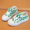 Children's Sneakers 2023 Nieuwe lente en zomerjongens Low Cut Non-Slip Casual Shoes Soft Soled Checkerboard Girls 'canvas schoenen