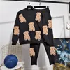 Femmes deux pièces pantalons rouge noir tricoté survêtements femmes tenues dessin animé patch conception pull pull crayon ensemble lâche mode tricot costume femme 221115