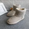 2023 Uggitys stile passerella Stivali da neve di lusso Australia Ugglie Bobina sottile Design Stivali medi Marchio classico Wggs Australias Stivali di lana Scarpe invernali calde