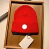Designer Frankrike Skull Caps broderade Badge Kvinnors lilla ull Enkel hatt Stickad hatt Mäns varma förvaring på hösten och vintern Beanie