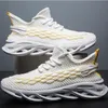 Man Running Shoes Black White Breattable Knit Jogging Bekväma Fashion Men Trainers Casual Shoe Sneakers