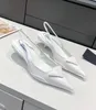 Designer högklackade sandaler Kattklackar Spetsiga skor Triangelspänne Damsommar 2022 Nytt sexigt mode Baotou Shallow Mouth Dam Pumps 35-40