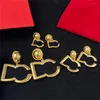 Деликатные буквы дизайнерские серьги очарование женщин Золотые ушные обручи круглое кружок Алфавиты Стады на день рождения рождественские подарки с Box4563854