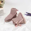 2023 Despesas uggitys austr￡lia botas de neve moda moda ugglie zable pendente arco projetar botas m￩dias marca de luxo wggs botas de l￣ Sapatos de inverno