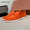 Sukienka buty buty mokasyny damskie zamszowe płaskie buty letnie spacer Mężczyzny Moccasins Metal Lock Tassel Soft Wygodne poślizg przyczynowy na mułach 221116