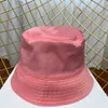 Breite Krempe Hüte Marke Eimer Hüte Männer Frauen Designer Sonnenhut mit Buchstaben Dreieck Sunbonnet Schwarz Strand Casquette Reisen Sunhats268v