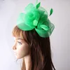 Boinas Senhoras Elegantes Flores de Penas 3 Rosas Decoração Fascinadores Para Chapéus De Casamento Mulheres Noivas Verde Festa Coquetel Headwear