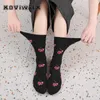 Strumpor hoSiery mode roliga frukt körsbärsstrumpor för kvinnor svart/vit kort bomull casual strumpa solid färg varm söt harajuku tjej varm konst sox t221102