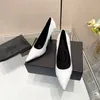 De senaste kvinnorna White Black Silk Top Bottom Pointed Sexy Heel High Fashion Sexig standardstorlek 35-42