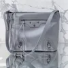 Le Cagole Borsa tote media da uomo in pelle di agnello Arena nera hardware argento invecchiato Borse a tracolla Designer Borsa a tracolla intrecciata in pelle Pochette rimovibile con zip