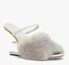 Elegant merk eerste dames sandalen lederen band f-vormige gegraveerde hoge hakschoenen muller gouden metalen feestjurk open teen slippers eu35-43