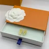 Brincho de garanhão com jóias de moda de design círculo Novo presente de casal universal de moda apresentado em caixa