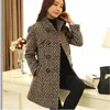 Misto lana da donna Donna Autunno Inverno Moda di media lunghezza Giacca di lana Donna Madre di mezza età Indossare plaid Cappotto addensato A977 221117