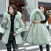 Trench da donna 2022 Giacca da donna invernale Collo di pelliccia caldo Cappotto spesso Moda Lungo Parka con cappuccio Abbigliamento donna Abbigliamento da neve femminile