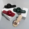 Slippers Satin LeaTHer Flat Slippers Women Flip Flops Sandals 2022 Summer Fashion Ribbon Designer Shoes L2201111