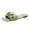 النعال تبيع سلسلة مربع سلسلة مشبك النعال الصيفية أزياء خارج Flip Flops Street Street Sandals غير رسمية أحذية الكعب المسطح L22011111111