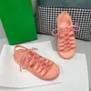 Nouvelles sandales de designer à bout ouvert pantoufles pour femmes Plate-forme à lacets en caoutchouc Resort décontracté été classique luxe gelée bonbon couleur chaussures de plage chinoises 35-39