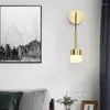 Lampada da parete moderna in metallo a luce led per la casa/bagno/camera da letto/soggiorno con paralume in vetro