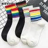 Sokken Hosiery Winter Rainbow gestreepte katoenen sokken voor vrouwen Zwart/Witte sport Girls College Style Sock Trendy Wild Harajuku Funny Art Warm Sox T221102