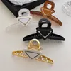 Luxury Womens Designer Triangle Hair Clips For Ladies Girls Brand Leisure Casual Hair Claw Fashion Classic Letters Hairpins Haircl327r