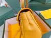 Poignée supérieure Sac fourre-tout de luxe Saigon Designer Embrayage à rabat Sac en bois Sac à bandoulière en cuir véritable pour femme Sacs à main Voyage pour hommes Pochette CrossBody Maquillage cool DHgate Sacs