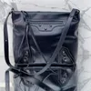 Le Cagole Men Medium Tote Bag In Black Arena Lambskin Aged-Silver Hardware Shoulder Bags Designer Läder flätad axelkudde handväska borttagbar dragkedja