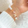 Bracelet en chaîne de perles d'imitation créative pour femmes, bijoux à main de mariée élégants, brins de perles, bijoux à main pour Couple