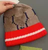 Yeni Yün Örme Kafatası Şapkası Bere 2022 Yeni Kış Tasarımcısı Tavşan Saçı Sıcak Skullies Şapka Bayan Gömme Kayak Şapkaları Kavun Büyük Harfler Erkek Bonnet Lüks Kasketler