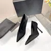 Le ultime scarpe da donna bianco nero di seta superiore inferiore a punta tacco sexy alta moda sexy taglia standard 35-42