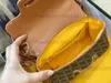 Manico superiore Borsa tote Saigon di lusso Designer Borsa con patta in legno Borsa a tracolla in vera pelle da donna Borse da viaggio da uomo Pochette CrossBody Trucco cool DHgate Borse