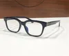새로운 패션 디자인 스퀘어 프레임 광학 안경 8043 복고풍 단순하고 관대 한 스타일 박스가있는 하이 엔드 안경 처방 렌즈를 수행 할 수 있습니다.