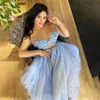 Eine Linie Hellblau Tee Länge Abendkleider Illusion Langarm Promi Prom Party Kleider Dubai Robe Soiree Femme