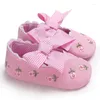 Premiers marcheurs 2023 Printemps et automne Mode Enfants Filles Vintage Princesse Style Broderie Mignon Bowknot Casual Bébé Chaussures Antidérapantes