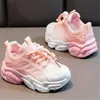 Novo estilo crianças sapatos esportivos luz da criança sapatos infantis respirável meninos meninas tênis do bebê moda crianças sapato atlético