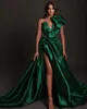 Emerald Green Ruched A-Line Prom Kleider Fashion Design Split Seite V-Ausschnitt Sexy formelle Partykleider Ein Schulter Satin-Festzug Besonderer Anlass 2023