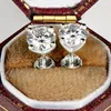 1CT Bling Moissanite Stone 925 Sterling Silver Gold Brincos redondos de ouro para homens Presente legal