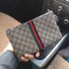 Die schnelle Hand und die soziale Gruppe haben Taschen von Kwai Bags USA Herrentaschen.