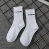 Calcetines de hombre 2 pares de calcetines de tubo medio para hombre Estilo universitario Calle europea y americana Ins Letras Blanco Deportes largos