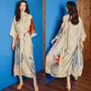 Pijama feminina de vestido de verão chinesa Pijama de verão Long Satin Robe Kimono Bathrobe Housecoat Sleep Vestido com pavão e flores impressas