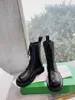 Couro Martin Boots 2022 Autumn e inverno Novo estilo britânico Lace Up Botas de cachimbo de fumaça de salto grosso curto curto