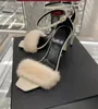 Kända märken Kvinnor Bea Sandals Shoes White Black Patent Leather Mink Fur Strappy High Heels Lady Party Wedding Gladiator Sandalias EU35-43 Med Box