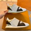 Män kvinna springer bort sneakers sport sneakers casual skor designer lyxiga riktiga läder tränare gummi yttersula sneaker blandade färglägenheter avslappnade tränare sko nr12