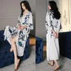 Pijama feminina de vestido de verão chinesa Pijama de verão Long Satin Robe Kimono Bathrobe Housecoat Sleep Vestido com pavão e flores impressas