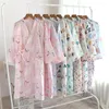 Etnisk kläder japansk stil traditionell kimono cardigan sommar blommig tryck snörning lösa casual kläder vårbastu svettande yukata