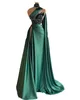 2023 Robes de soirée sexy vert foncé porter avec plume col haut une épaule cristal paillettes perles haut côté fendu longueur de plancher gaine robe de soirée robes de bal
