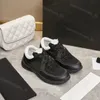 Designerskor kalvskinn kvinnor sneakers reflekterande män tränare mocka läder skor chunky plattform sneaker lapptäcke vintage tränare fritid stylist