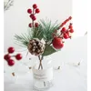 Fleurs décoratives de noël, boutures de fruits rouges et décorations d'arbre, fausses plantes suspendues avec panier