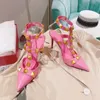 Wskazane palce 2-paski z kołkami na wysokich obcasach buty patentowe skórzane sandały kobiety Studded Strappy Sukiety Rose Rose Valentine 9cm Obcina luksusowy projektant